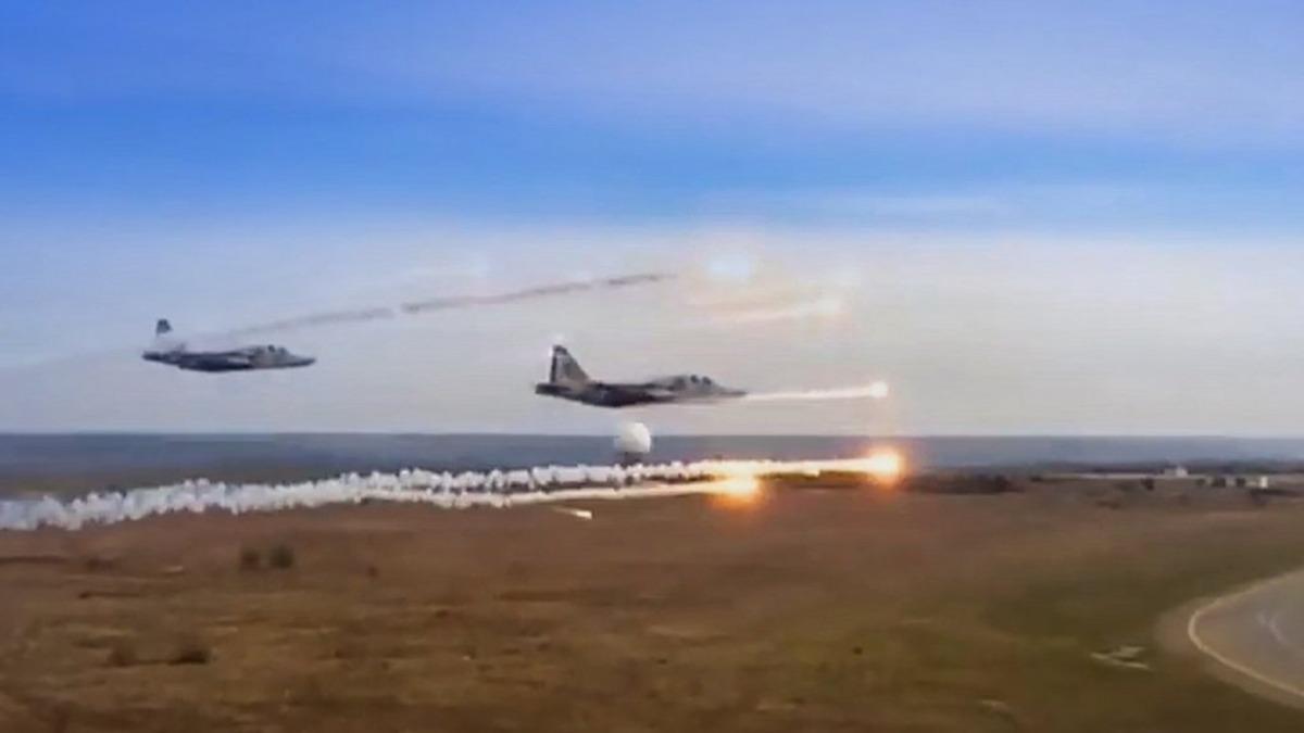 Ворог має перевагу в небі - на Луганщині авіаційних ударів зазнали  Білогорівка та Серебрянське лісництво. Читайте на UKR.NET